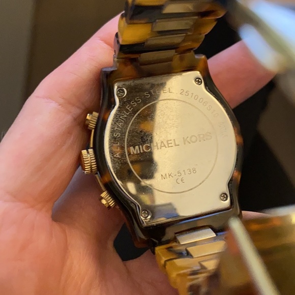 MICHAEL KORS Gold and Tortoise shell watch - Picture 4 of 9
